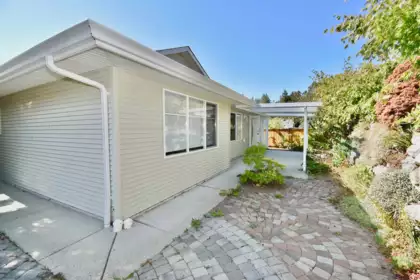 Hallway Photo of 6346 Williams Place, Sechelt, BC