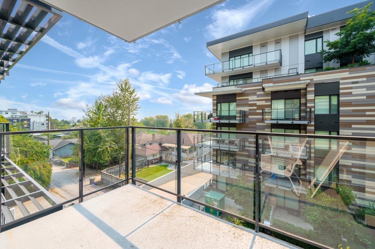 Basement Recreation Room Photo of 304 488 W 58th Avenue, Vancouver, BC