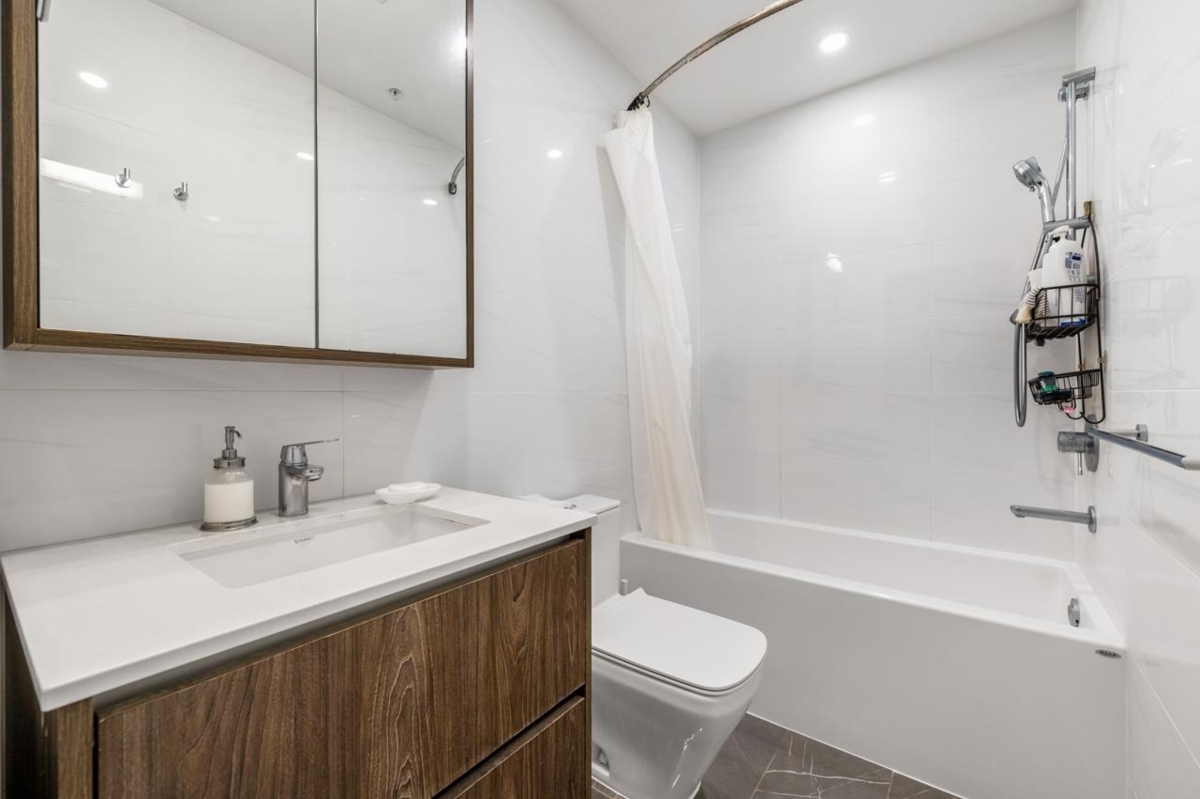 Powder Room Photo of 304 488 W 58th Avenue, Vancouver, BC