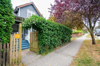 Basement Recreation Room Photo of 202 Seventh Street, New Westminster, BC