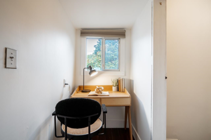 Guest Bathroom Photo of 202 Seventh Street, New Westminster, BC