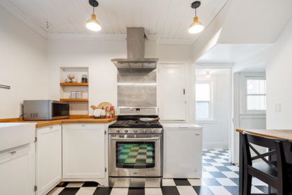 Pantry Photo of 202 Seventh Street, New Westminster, BC