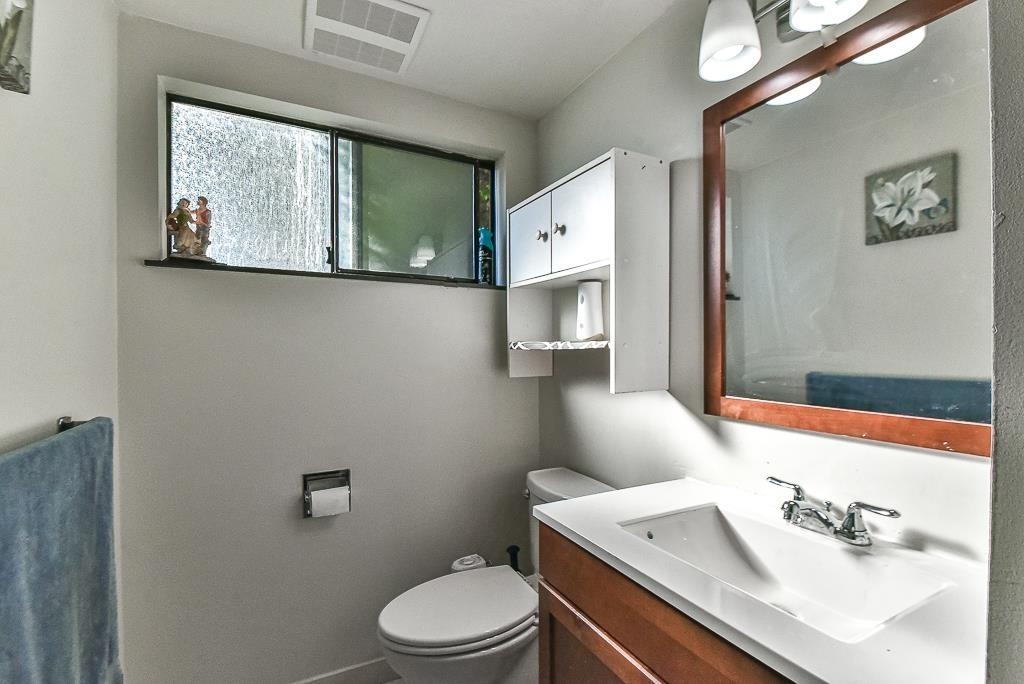 Guest Bathroom Photo of 34850 Moffat Avenue, Mission, BC