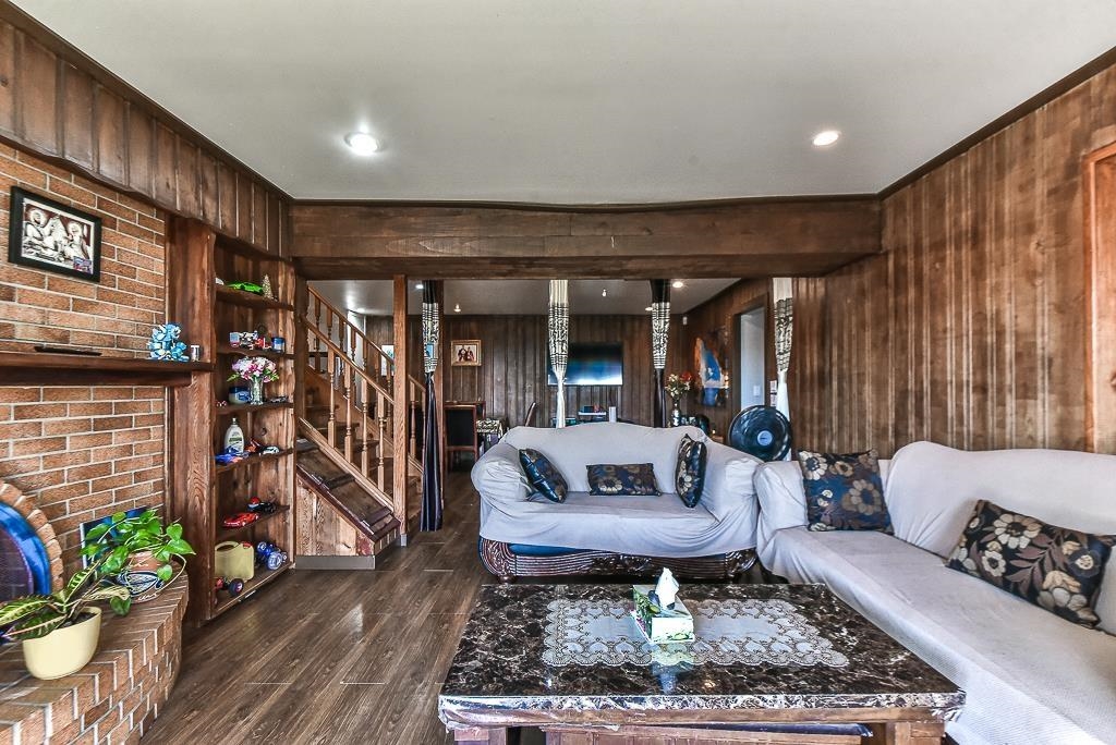 Hallway Photo of 34850 Moffat Avenue, Mission, BC