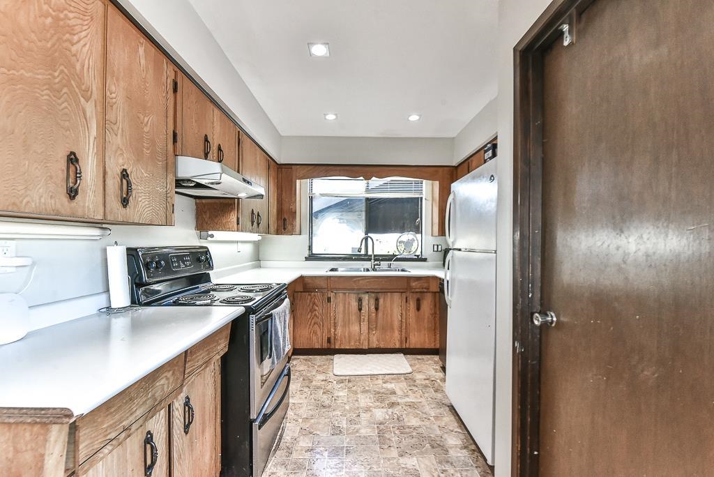 Kitchen Island Photo of 34850 Moffat Avenue, Mission, BC