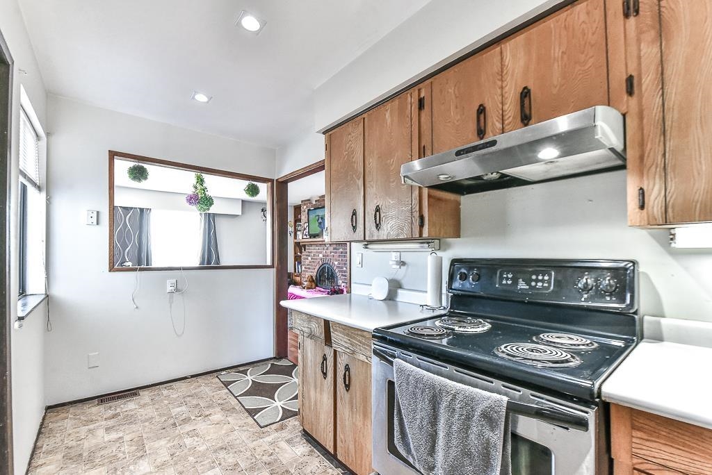 Kitchen Photo of 34850 Moffat Avenue, Mission, BC