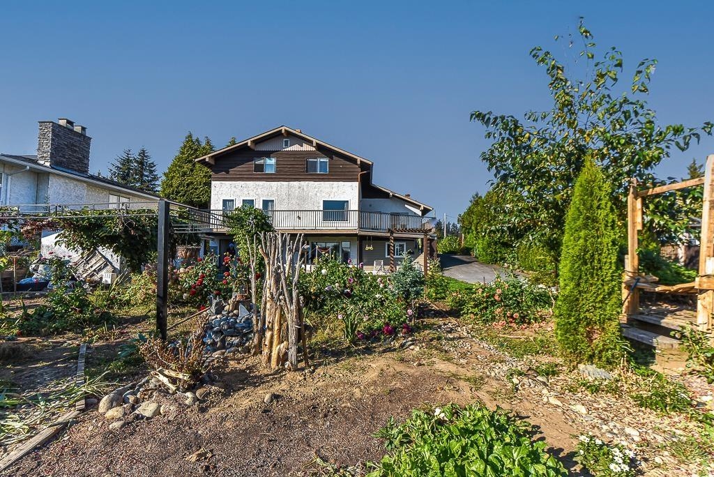 Living Room Photo of 34850 Moffat Avenue, Mission, BC