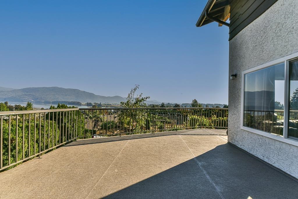 Outdoor Deck Photo of 34850 Moffat Avenue, Mission, BC