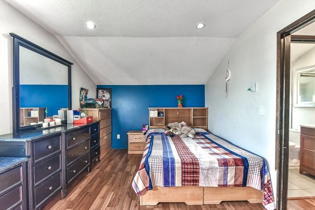 Powder Room Photo of 34850 Moffat Avenue, Mission, BC