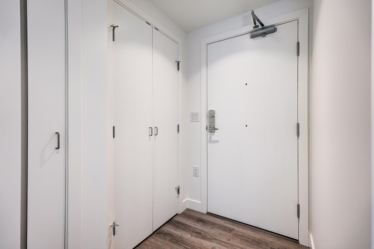 Kitchen Island Photo of 1502 8188 Fraser Street, Vancouver, BC