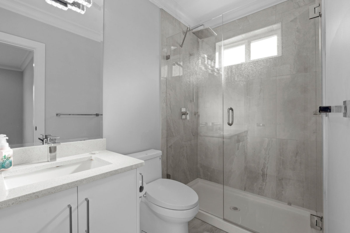 Breakfast Nook Photo of 15890 Russell Avenue, White Rock, BC