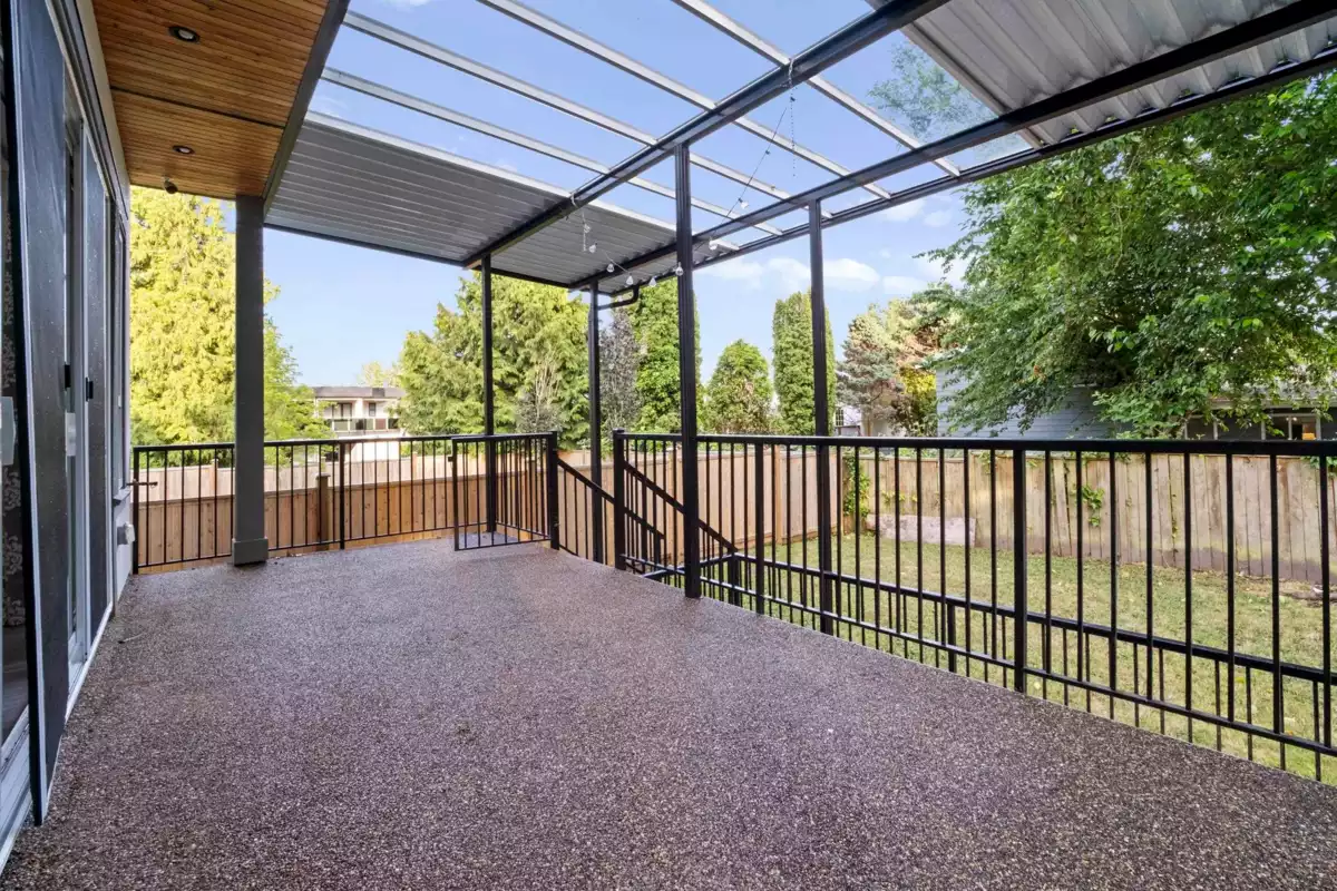 Family Room Photo of 15890 Russell Avenue, White Rock, BC