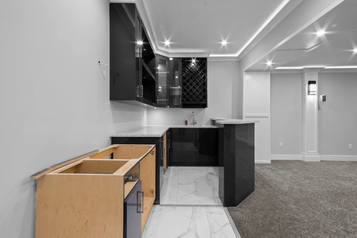 Garage Interior Photo of 15890 Russell Avenue, White Rock, BC