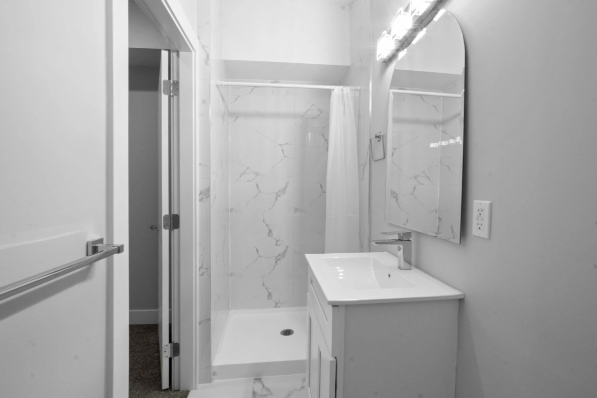 Mudroom Photo of 15890 Russell Avenue, White Rock, BC