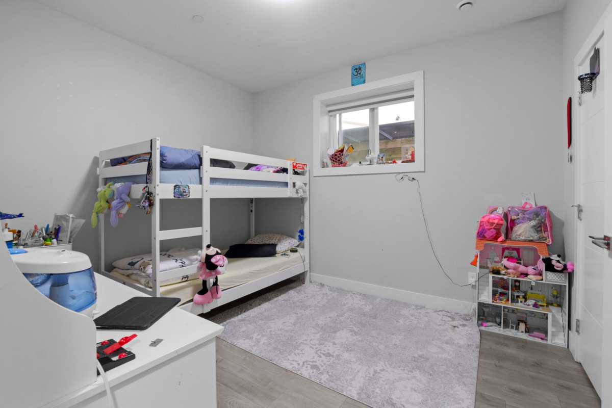 Outdoor Patio Photo of 15890 Russell Avenue, White Rock, BC