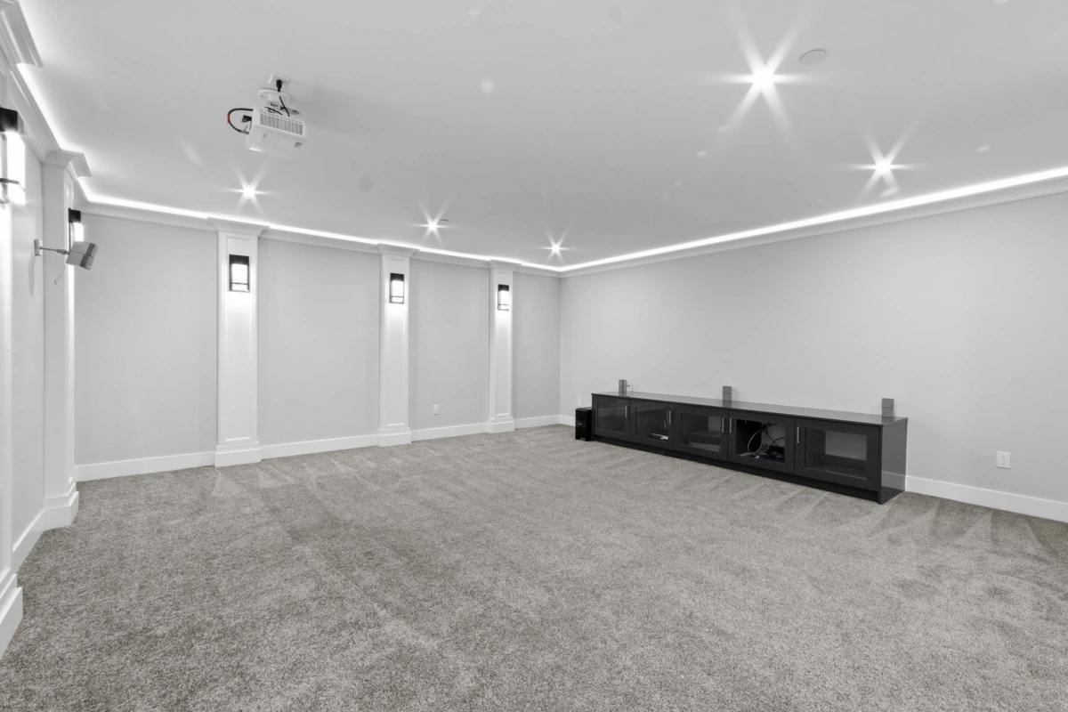 Staircase Photo of 15890 Russell Avenue, White Rock, BC