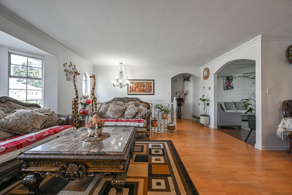 Kitchen Island Photo of 3327 Wagner Drive, Abbotsford, BC
