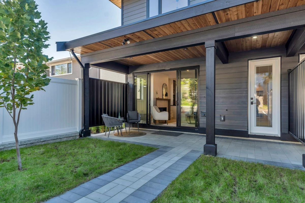 Entry Foyer Photo of 103 743 Gauthier Avenue, Coquitlam, BC