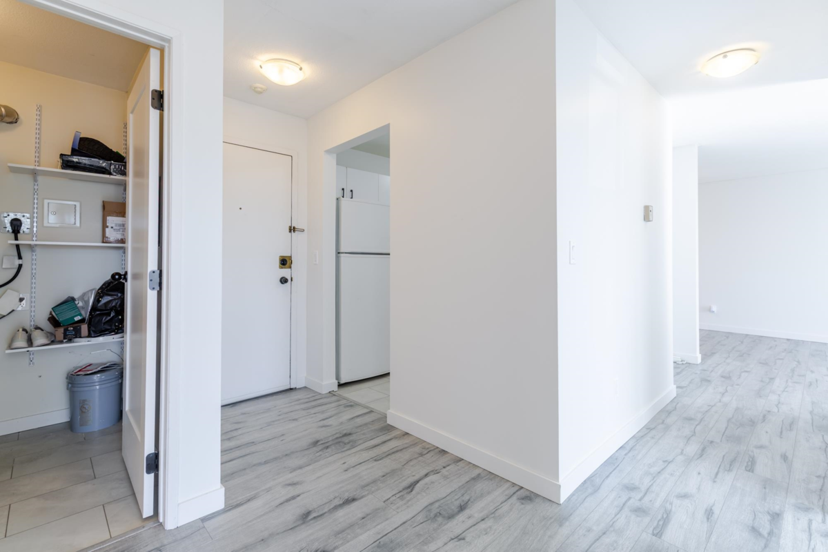 Front Yard Photo of 309 13771 72a Avenue, Surrey, BC