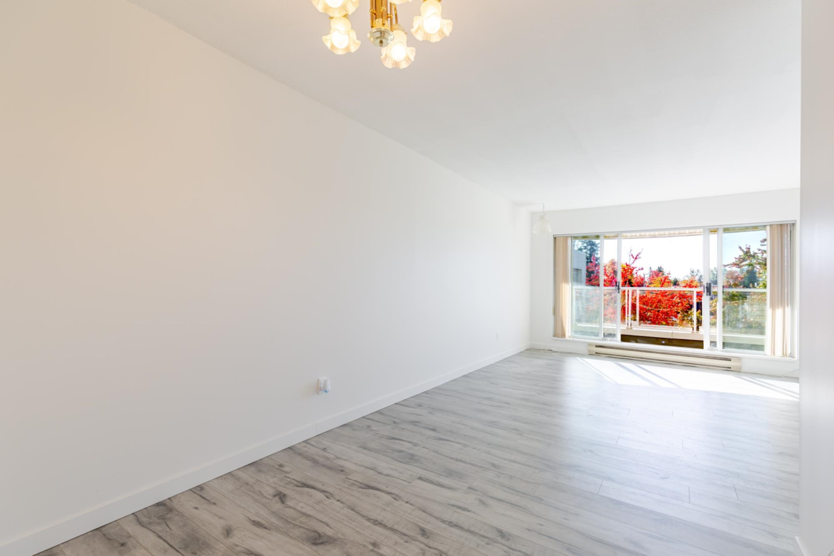 Guest Bathroom Photo of 309 13771 72a Avenue, Surrey, BC