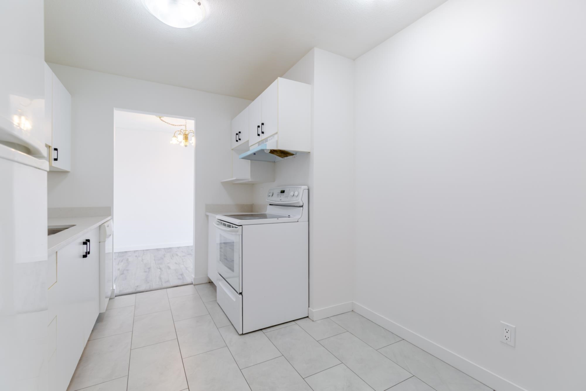 Kitchen Island Photo of 309 13771 72a Avenue, Surrey, BC