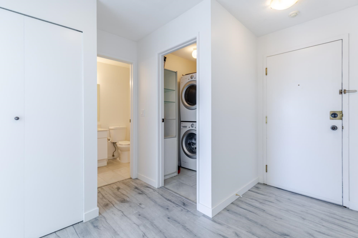 Kitchen Photo of 309 13771 72a Avenue, Surrey, BC