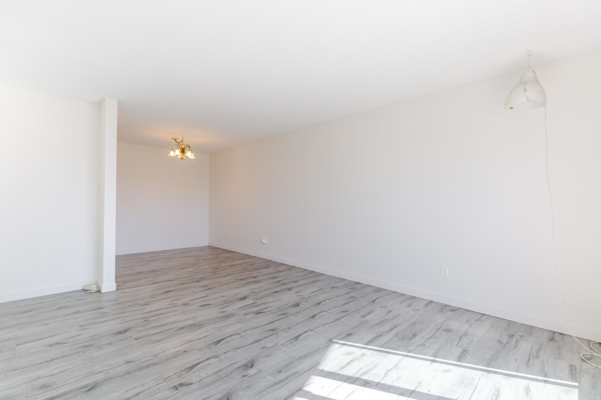 Laundry Room Photo of 309 13771 72a Avenue, Surrey, BC