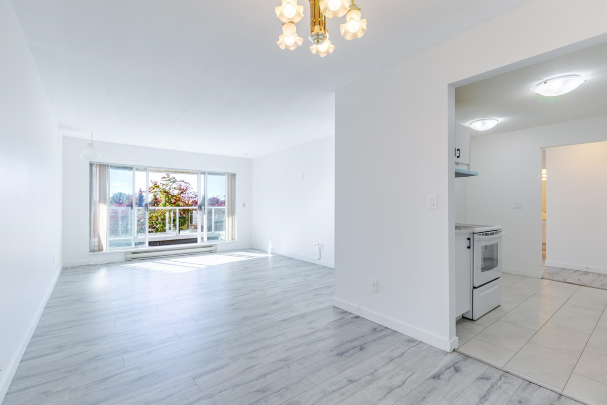 Powder Room Photo of 309 13771 72a Avenue, Surrey, BC