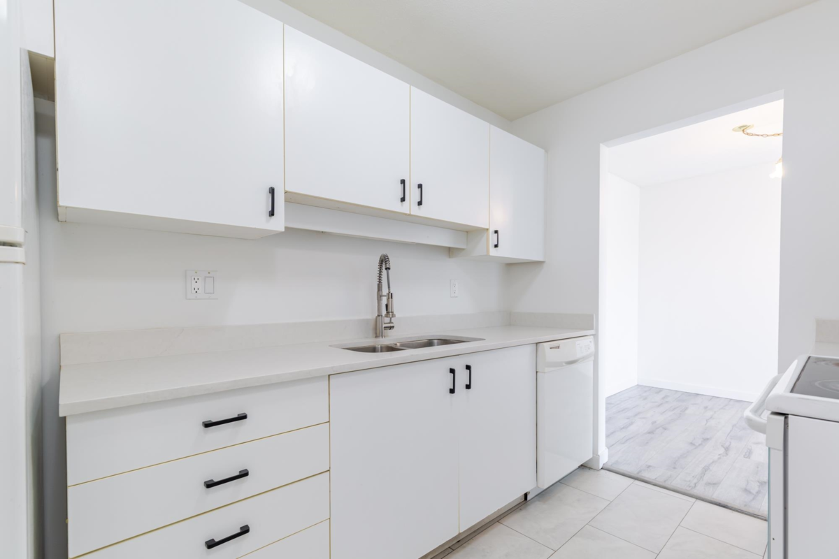 Primary Bathroom Photo of 309 13771 72a Avenue, Surrey, BC