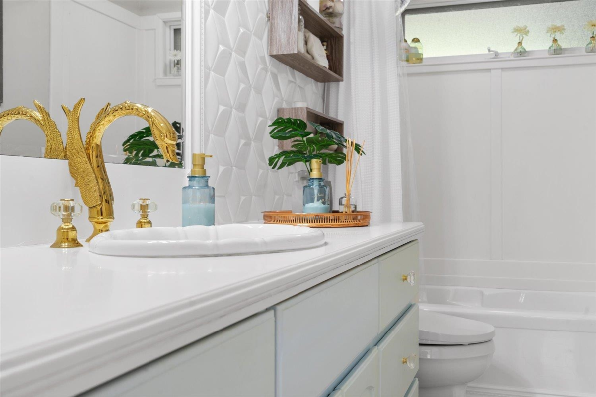 Hallway Photo of 47220 Swallow Place, Chilliwack, BC