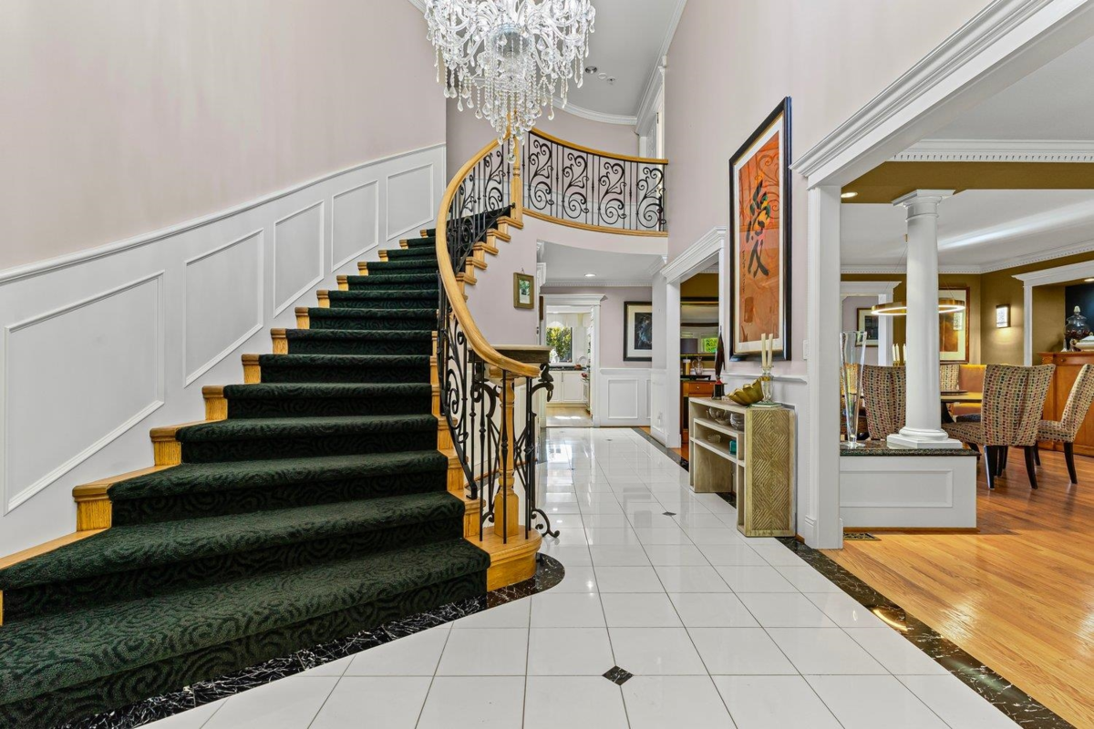 Kitchen Island Photo of 47220 Swallow Place, Chilliwack, BC