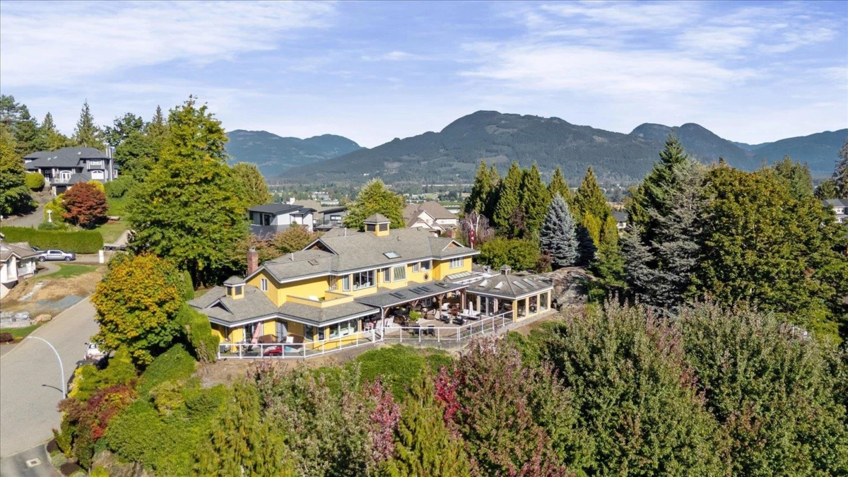 Outdoor Kitchen Photo of 47220 Swallow Place, Chilliwack, BC