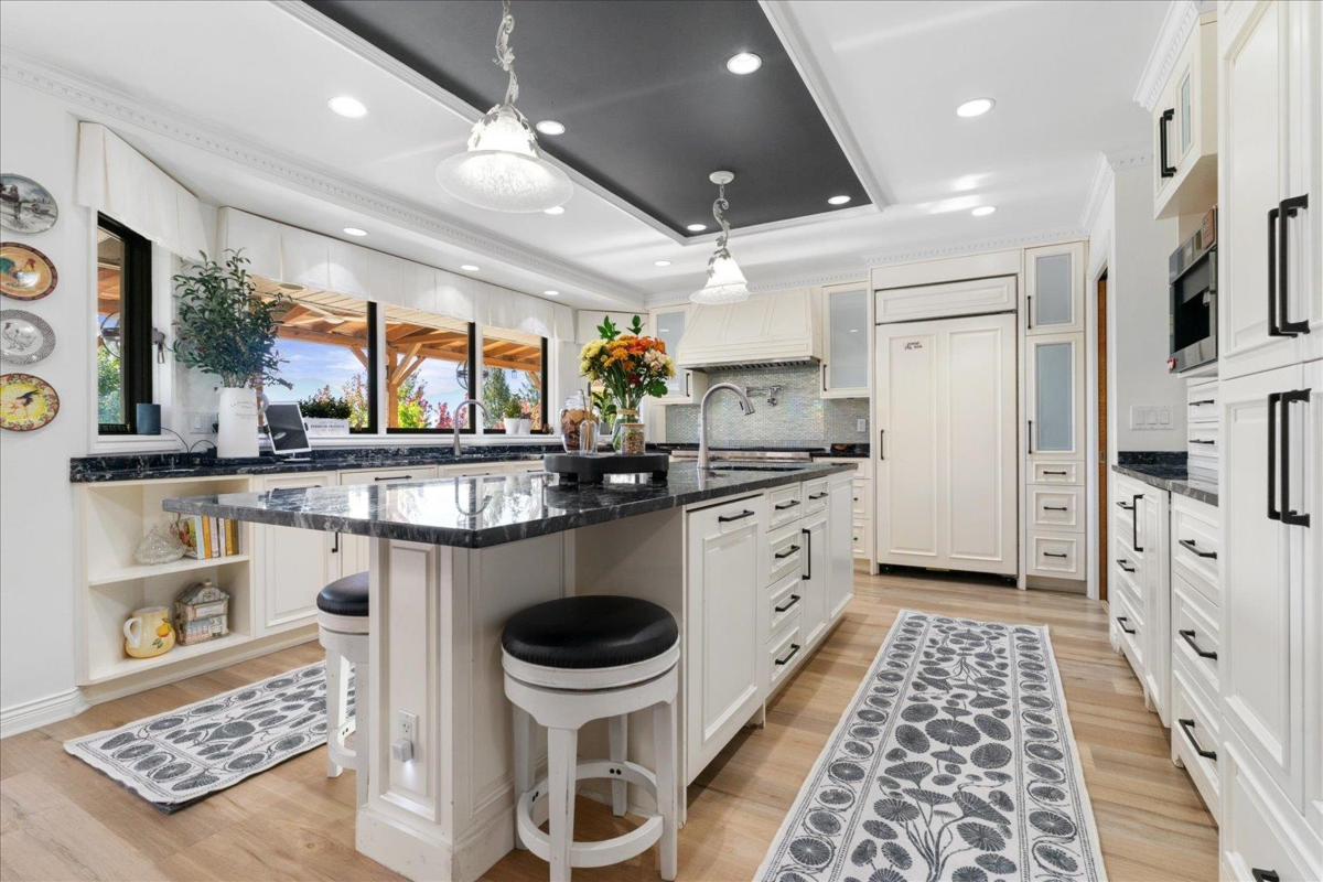 Primary Bathroom Photo of 47220 Swallow Place, Chilliwack, BC