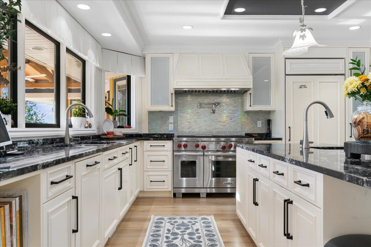 Walk-In Closet Photo of 47220 Swallow Place, Chilliwack, BC