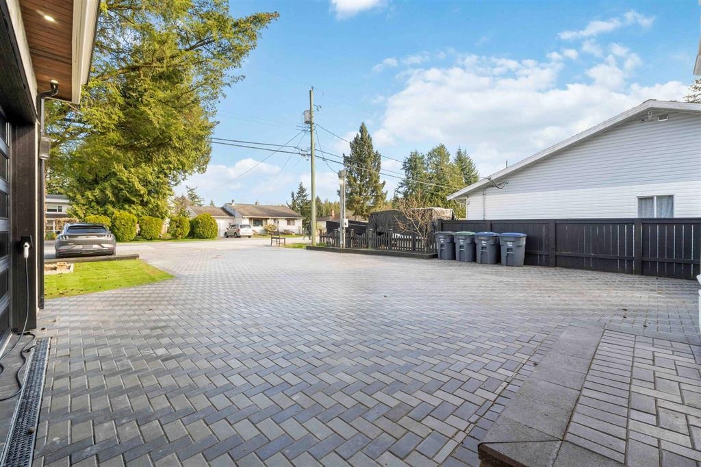Family Room Photo of 10861 142a Street, Surrey, BC