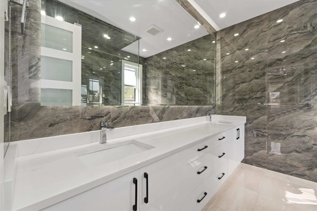 Hallway Photo of 10861 142a Street, Surrey, BC