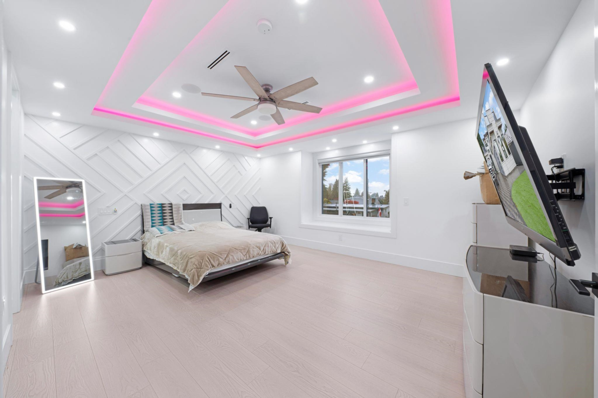 Laundry Room Photo of 10861 142a Street, Surrey, BC