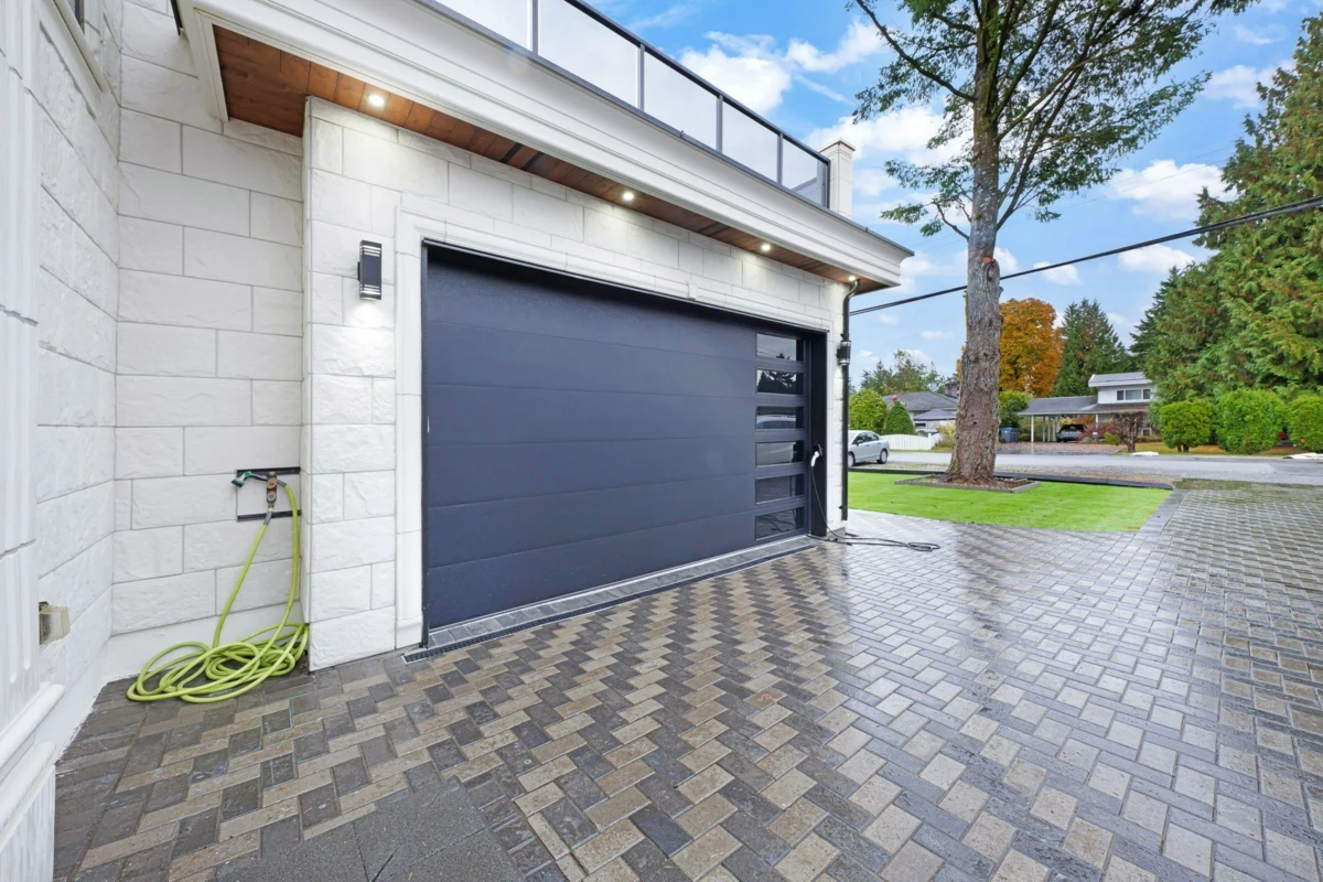 Living Room Photo of 10861 142a Street, Surrey, BC