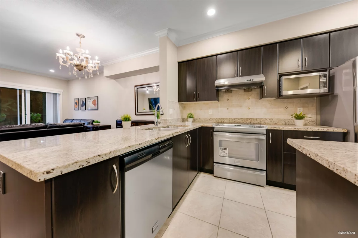 Walk-In Closet Photo of 31 7051 Ash Street, Richmond, BC