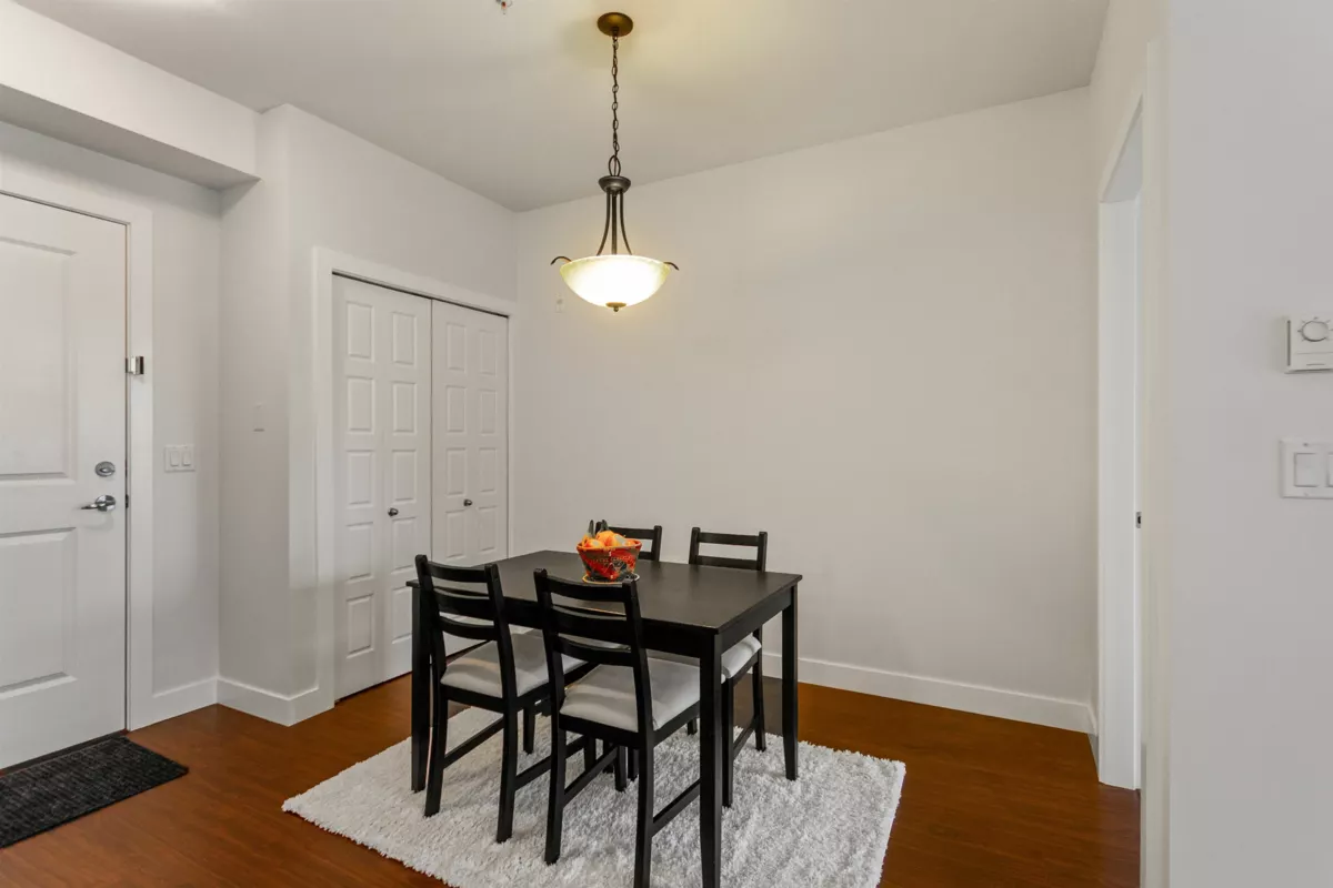 Kitchen Island Photo of 210 20219 54a Avenue, Langley, BC