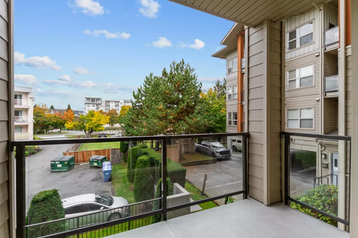 Kitchen Photo of 210 20219 54a Avenue, Langley, BC