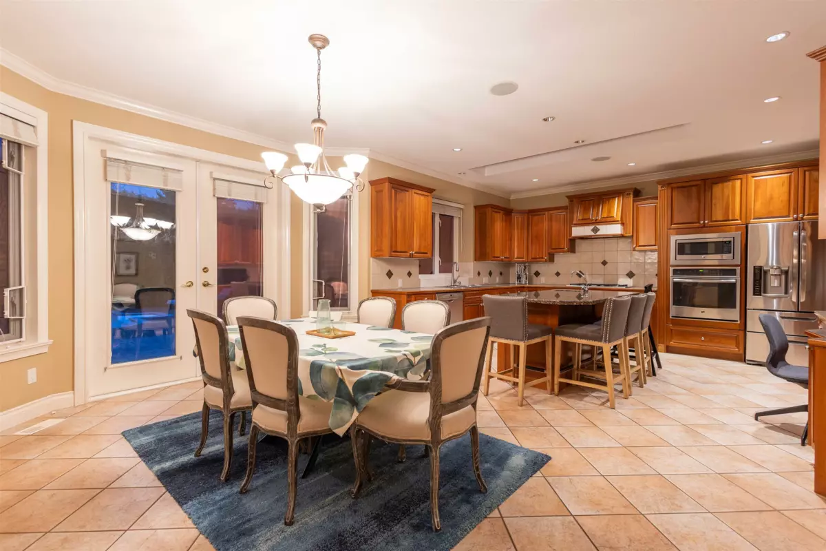 Kitchen Island Photo of 2122 138 Street, Surrey, BC