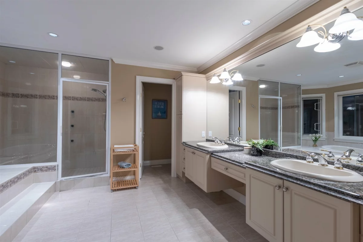 Walk-In Closet Photo of 2122 138 Street, Surrey, BC