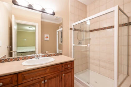 Primary Bathroom Photo of 2122 138 Street, Surrey, BC