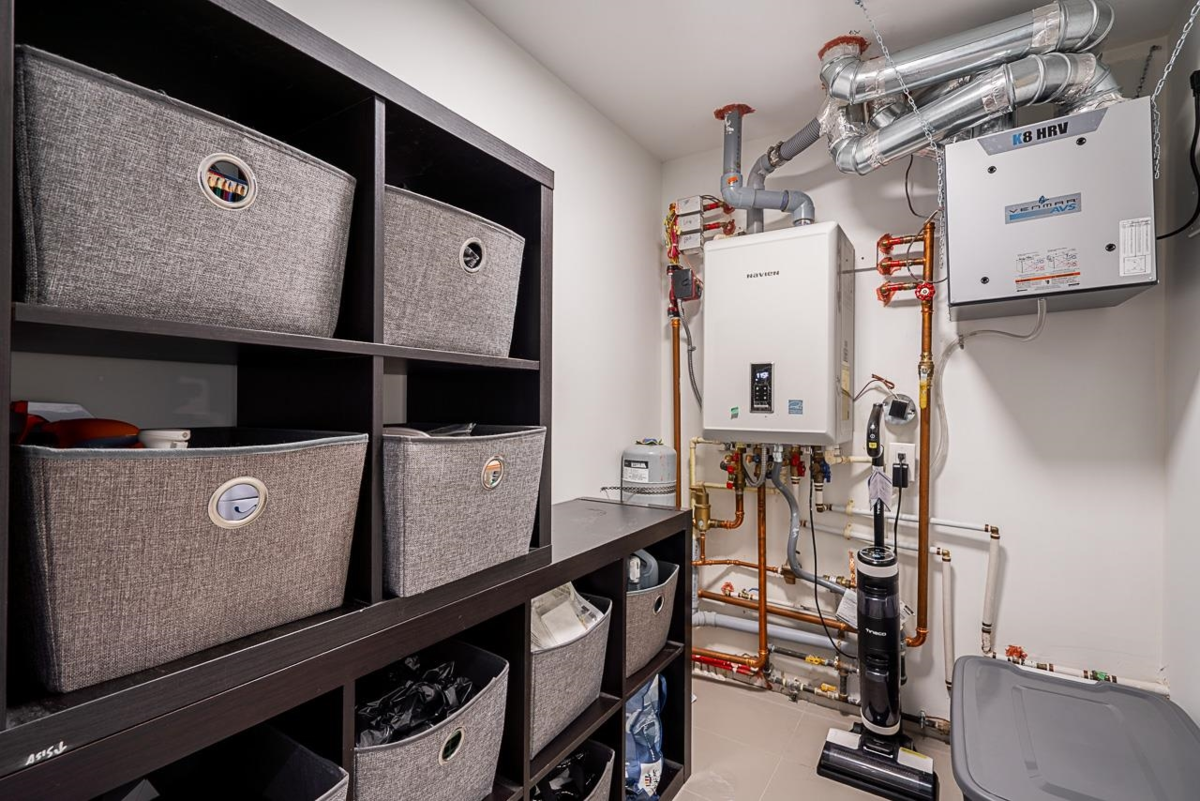 Entry Foyer Photo of 4756 Duchess Street, Vancouver, BC