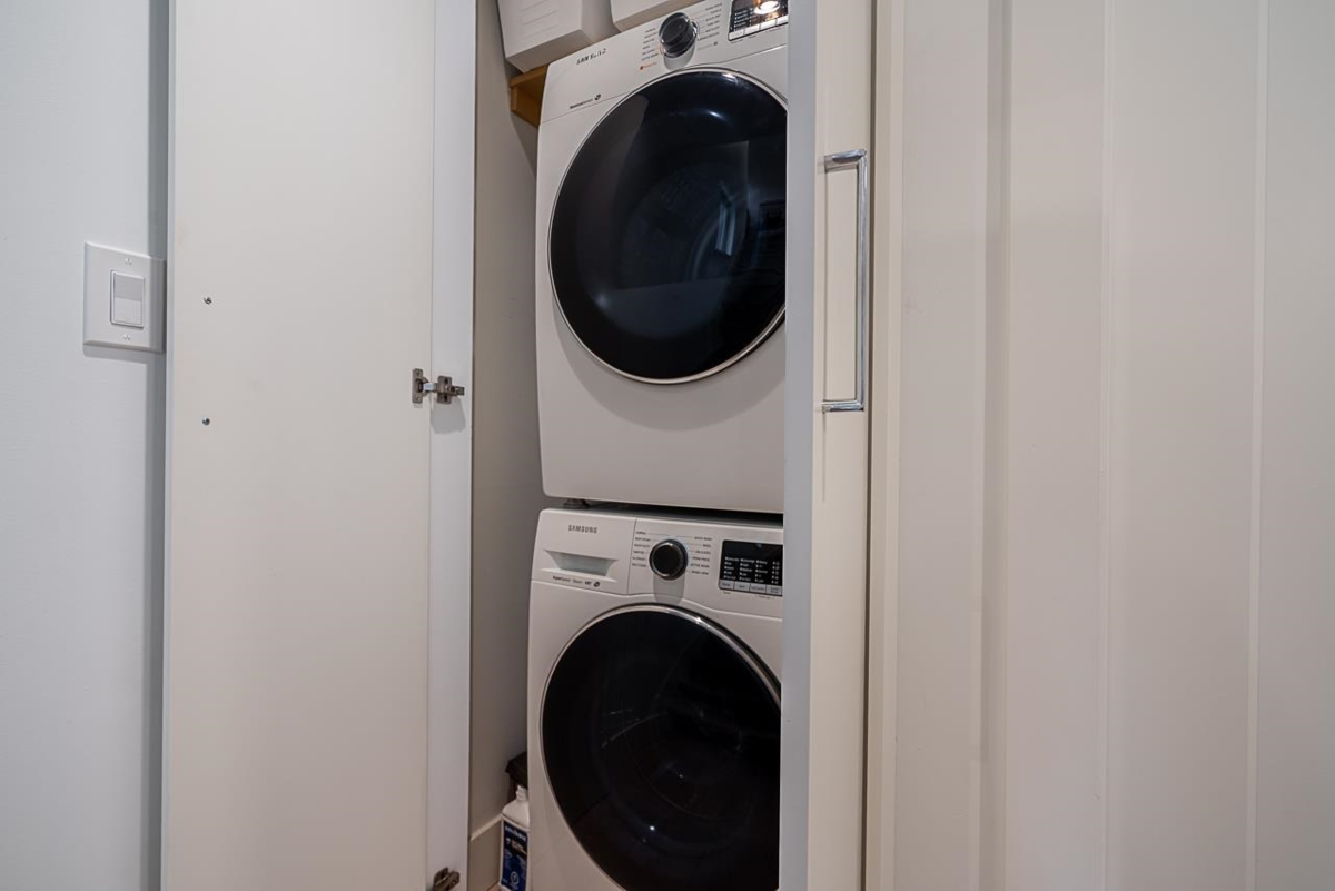 Hallway Photo of 4756 Duchess Street, Vancouver, BC