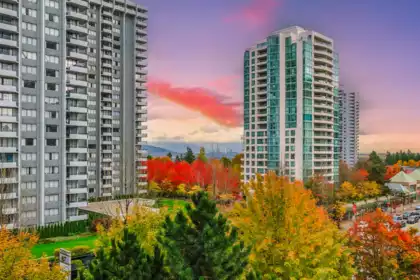 702 5885 Olive Avenue, Burnaby, BC, Burnaby — Apartment/Condo for sale