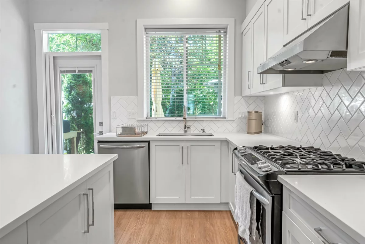 Kitchen Island Photo of 50 2855 158 Street, Surrey, BC