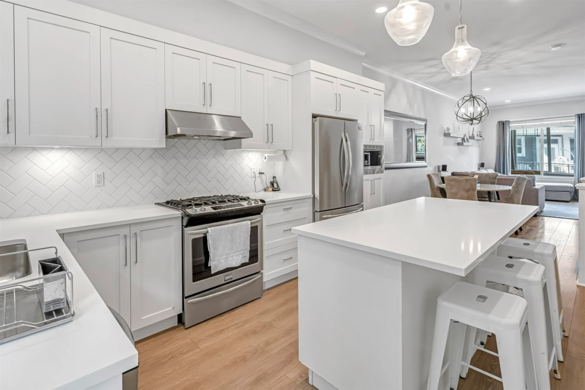 Kitchen Photo of 50 2855 158 Street, Surrey, BC