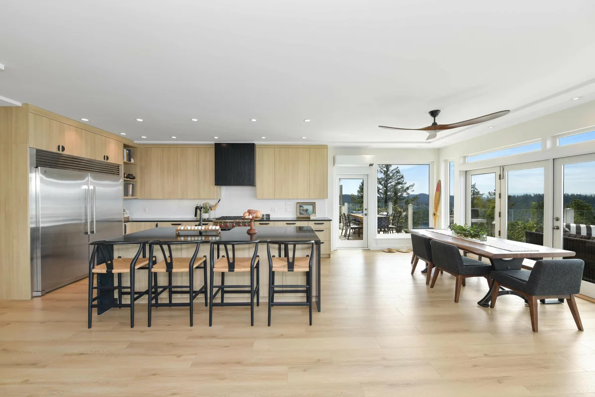 Basement Recreation Room Photo of 356 East West Road, Mayne Island, BC